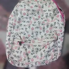 ロゴプリント 中型リュックのサムネイル