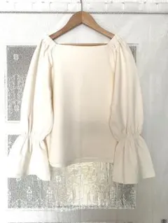 ★新品同様・美品★ ローリーズファーム オフショル 袖フリル プルオーバー M