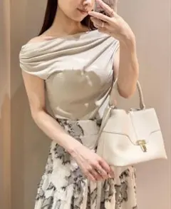 新品未使用✨SNIDEL ルーズネックカットプルオーバーのサムネイル
