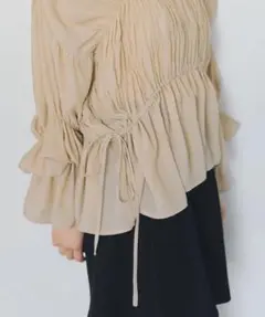 titivateシャーリングギャザーボリュームブラウス