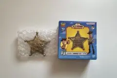 トイストーリー　一番くじ　ウッディの保安官バッジ　F賞