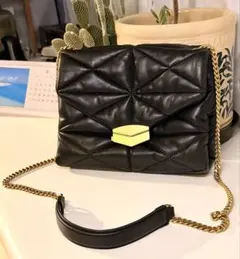 Mango ブラック キルティング チェーンショルダーバッグ 留め具不具合ありのサムネイル
