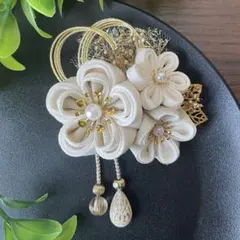 つまみ細工 髪飾り 成人式 卒業式 前撮り 結婚式 オフホワイト系【341】