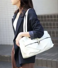 シンメトリーポケットレザーライクワイドボストンバッグホワイト