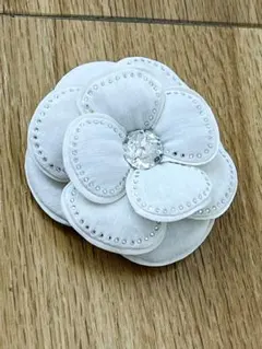 お値下げ　カメリアバレッタ　アレクサンドルドゥパリ風　ホワイト花型