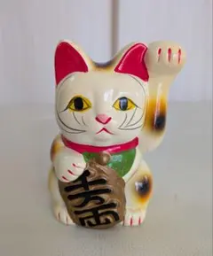小さい招き猫　陶器製　貯金箱　置き物　11cmのサムネイル