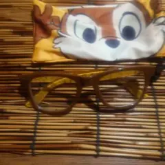 チップ デール メガネ