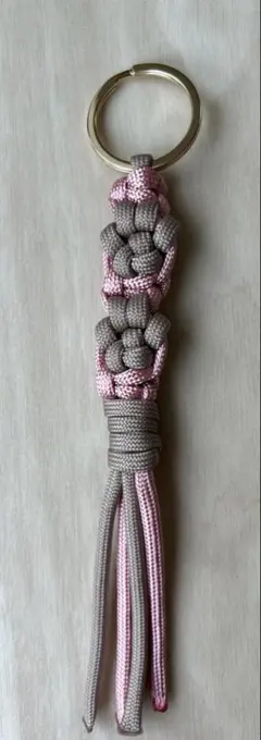 マクラメ編み キーホルダー キーリング　肉球　ベージュ　ピンク　パラコード