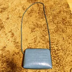 CHARLES & KEITH クロコダイル型押しショルダーバッグ