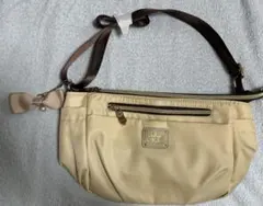 未使用 ショルダーバッグ リボン付き 軽量 ベージュ ナイロン　多収納
