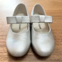 petit mainシルバー リボン付きフォーマルシューズ 18.0cm