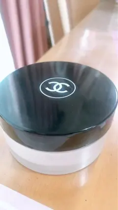 CHANEL POUDRE UNIVERSELLE LIBRE 10 シャネルのサムネイル