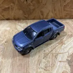 トミカ　三菱トライトン　ミニカー