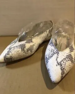 COLE HAAN ヘビ柄 ポインテッドトゥパンプス パイソン柄