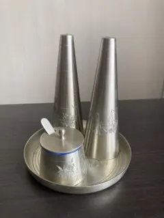  Selangor Pewter 調味料入3点セット 木製トレイ付 Royal Selangor Pewter 調味料入3点セット 木製トレイ付 - メルカリ