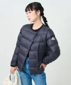 ノーカラーダウンジャケット