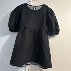 さ*び様 しまむら ペプラム エンボス トップス 半袖 黒のサムネイル