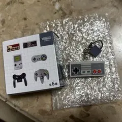 Nintendo ファミコンコントローラー キーホルダー　NES