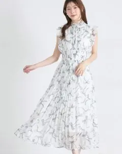 リボン＆フリル付きウエストシャーリングリボンプリントプリーツワンピース　白