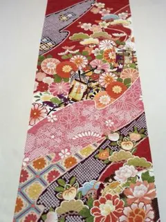 京友禅　はぎれ〈6097〉御所車　牡丹　梅　撫子　赤　着物Kyo yuzen