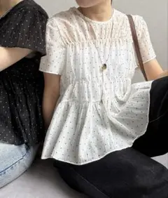 Thevon シアードットシャーリングフレンチブラウス　アイボリーのサムネイル