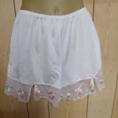 トリンプ　刺繍入りレース フレアパンツ 　ピンク
