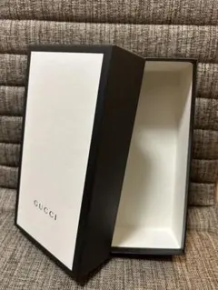 GUCCI ギフトボックス 中型 ホワイト/ブラック