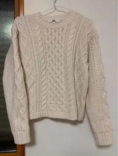 クリーム色 ケーブルニット セーター 長袖 uniqlo