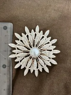 花デザイン ブローチ パール付き 約6.5cm