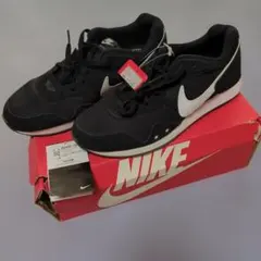 新品未使用 NIKE ベンチャーランナー 27.0cmのサムネイル