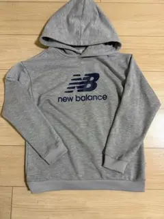 New Balance グレー パーカー フード付き