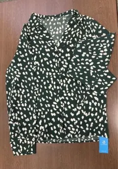 【未使用品】ＸＳ レディース シャツ グリーン 総柄 おしゃれ 大人かわいい