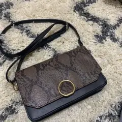 ショルダーバッグ　パイソン柄