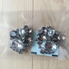 【新品未使用】クリスタル装飾のブローチ