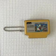 スーパーマリオブラザーズ　カセット型キーホルダー　ファミコン　缶