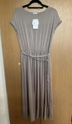 値下げ中　ロングワンピース　ベージュ　Lサイズ