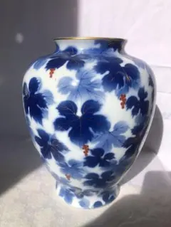 深川陶器　青と白の葉模様の陶器の壺　花瓶