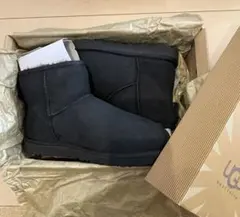 【新品】UGG ムートンブーツ　ショート　黒　23cm