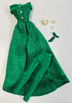 バービー12 デイズ クリスマスカレンダー 2　緑ドレスと靴アクセサリー