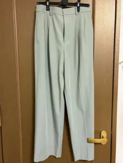 UNIQLO 薄い緑色 ストレートパンツ Mサイズ