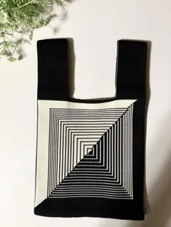 幾何学模様 ハンドバッグ 白黒 ✽.。.:*・゜