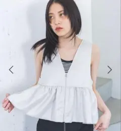 JEANASIS サテンペプラムZIPベスト　ベスト