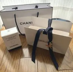 新品未使用チャーム付化粧袋入CHANEL LA CRÈME MAIN