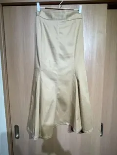 GU ベージュ フレアスカート スリット入り