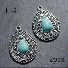 合成ターコイズがついた大きいペンダント