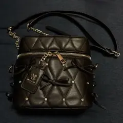 NICE CLAUP リボン&ビジュースタッズ付き バニティバッグ