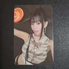 KISS OF LIFE 224 KEYCHAIN 封入トレカ①