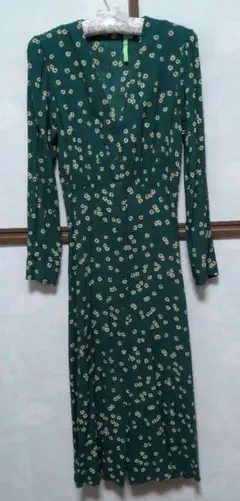 UNIQLO 花柄 Vネック ロングワンピース グリーン