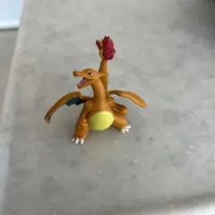 ポケモン　リザードン　フィギュア