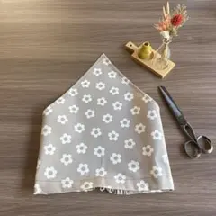 ハンドメイド　子供用三角巾　マーガレット柄カフェオレ　52㌢